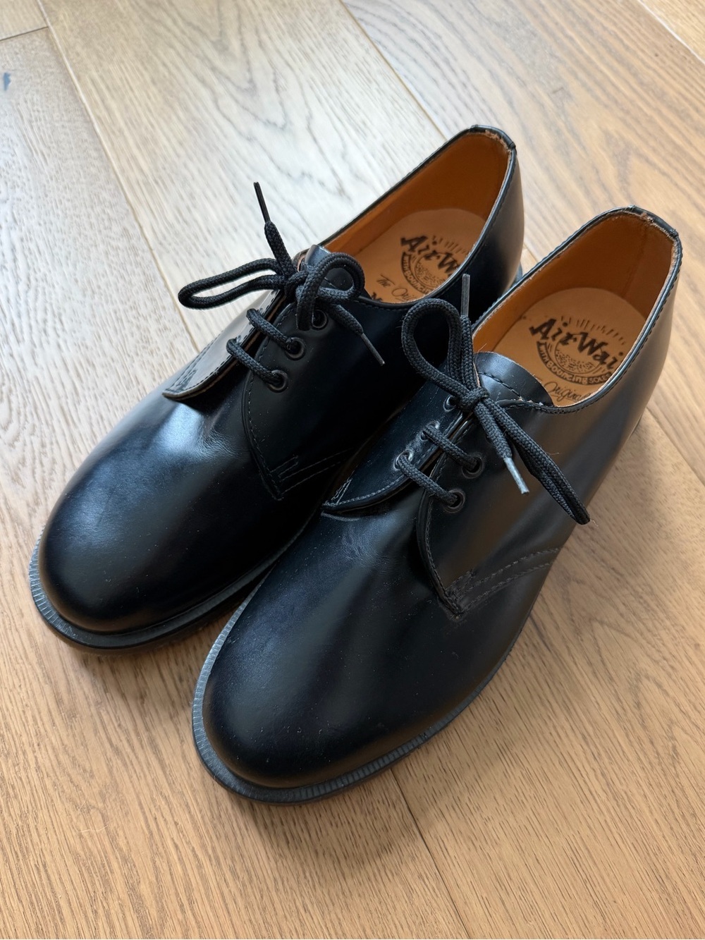 Unisex Doc Martens Air Wair - Black Leather - Made in England - UK Size 6 (EU39)